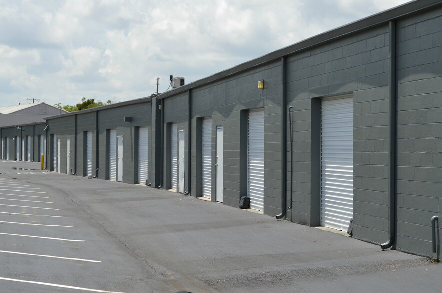 More Photos Of 1140-1180 Solana Ave, Winter Park Flex For Lease