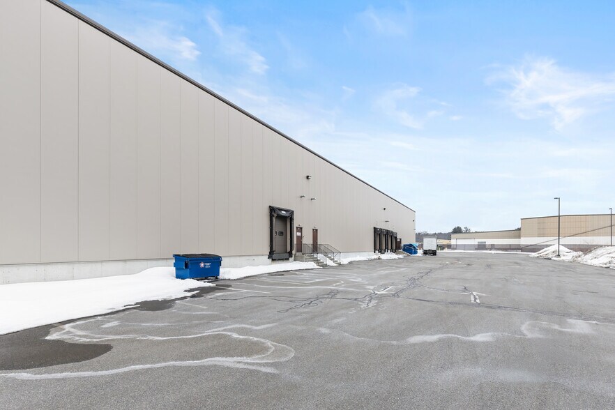 More Photos Of 30 Log Bridge Rd, Middleton Industrial For Lease