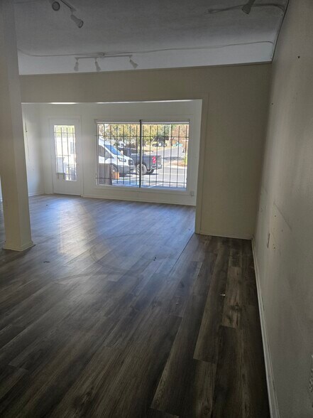 More Photos Of 3348-3352 Commonwealth Ave, Charlotte Unknown For Lease
