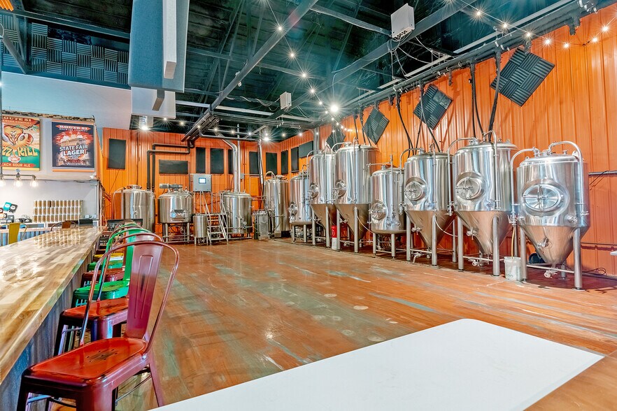 More Photos Of 18967 N US Highway 51, Elkville Mixed Retail For Sale