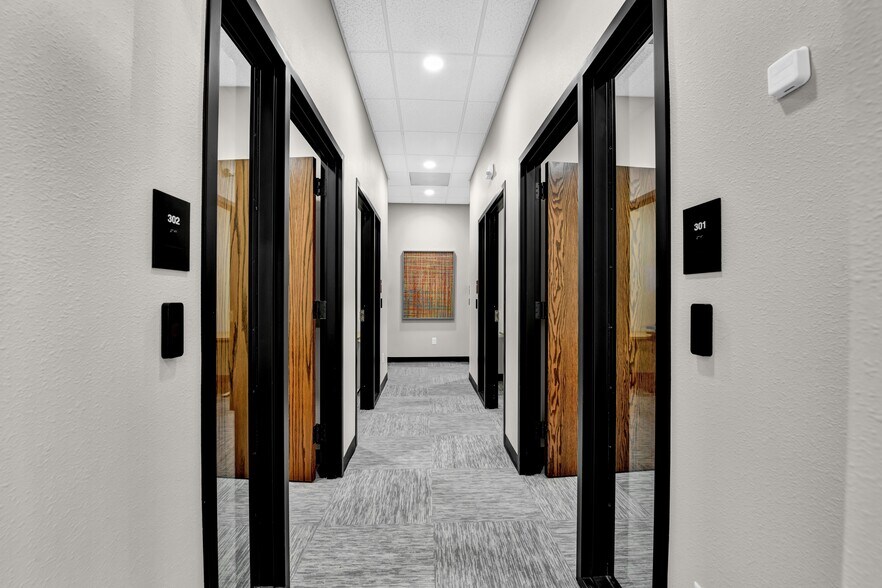 More Photos Of 203 N Main St, Weatherford Storefront Retail Office For Lease