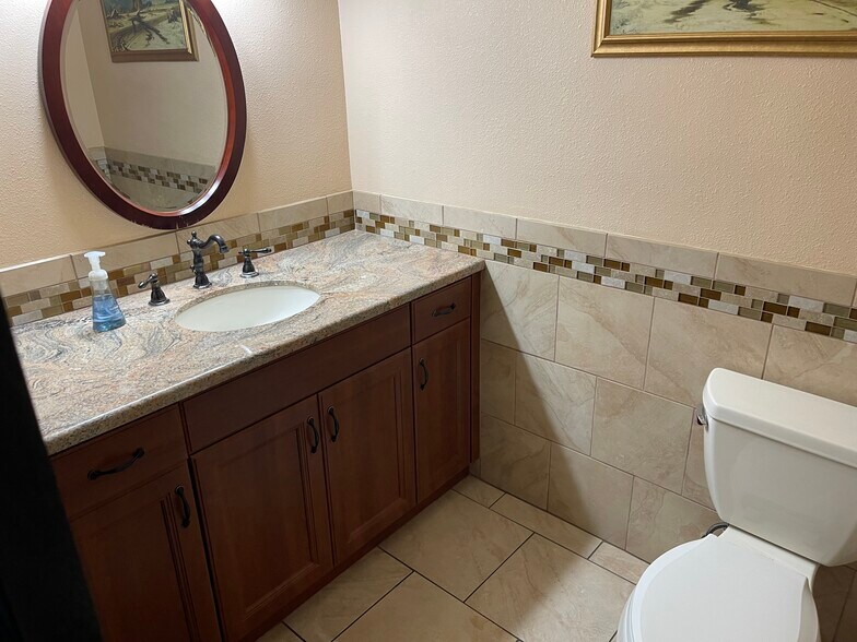 More Photos Of 2598 Fortune Way, Vista Light Distribution For Sale