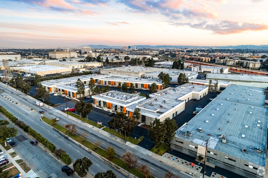 More Photos Of 2611-2615 Manhattan Beach Blvd, Redondo Beach Office For Lease