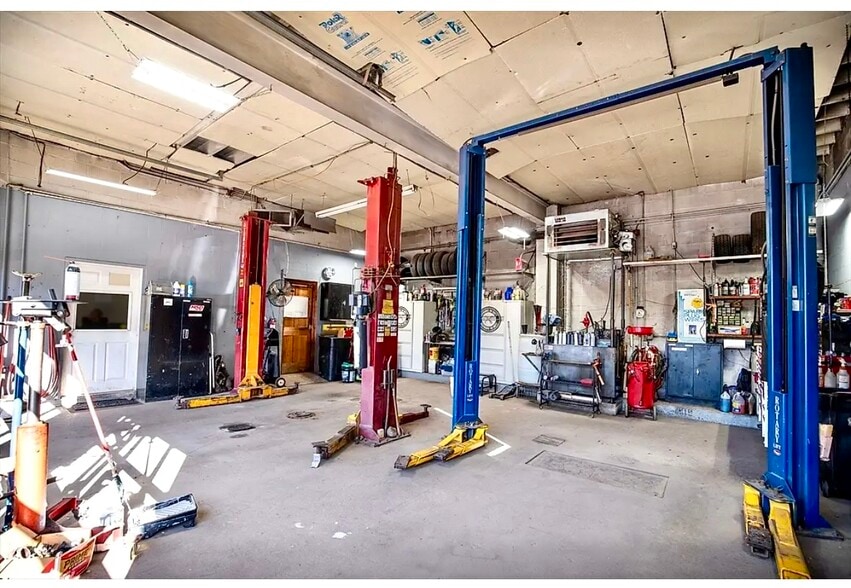 More Photos Of 1615 Osgood St, North Andover General Retail For Sale