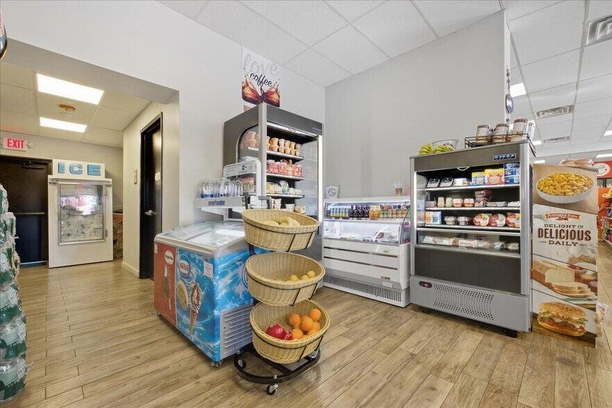 More Photos Of 12 Lido Blvd, Point Lookout Service Station For Sale