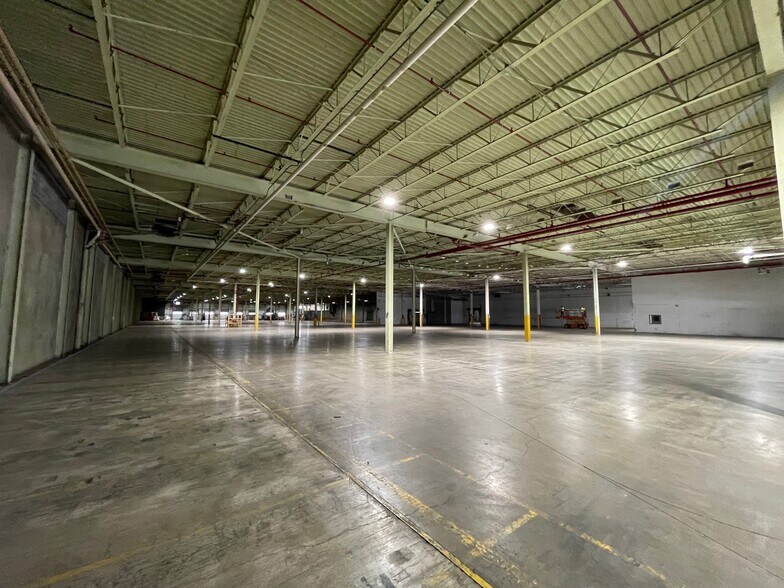 More Photos Of 49 Geyser Rd, Saratoga Springs Manufacturing For Lease