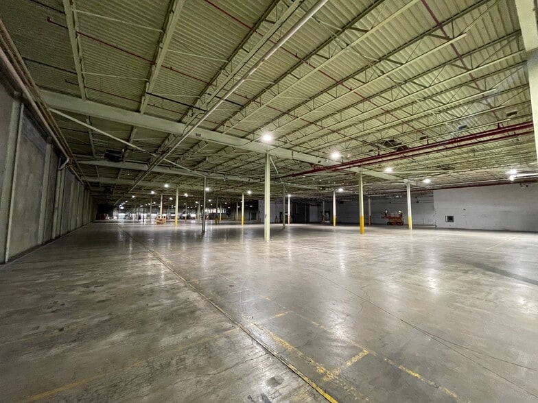 More Photos Of 49 Geyser Rd, Saratoga Springs Manufacturing For Lease