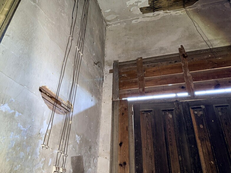 More Photos Of 300 S Randolph Ave, Eufaula Industrial For Sale