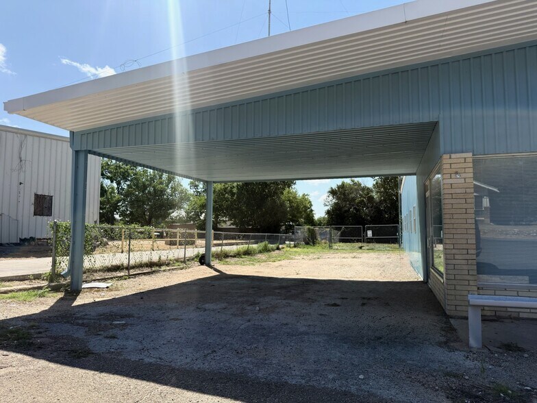 More Photos Of 107 S Lee St, Fredericksburg Flex For Lease