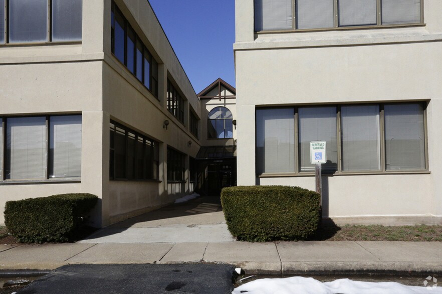 More Photos Of 8809 Sudley Rd, Manassas Office For Lease