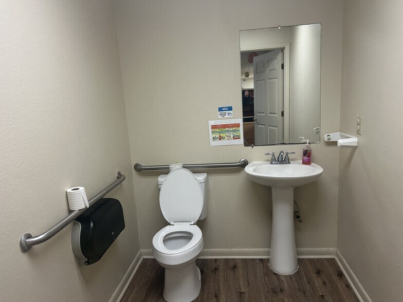 More Photos Of 1210 Saint Johns Ave, Palatka Office For Sale