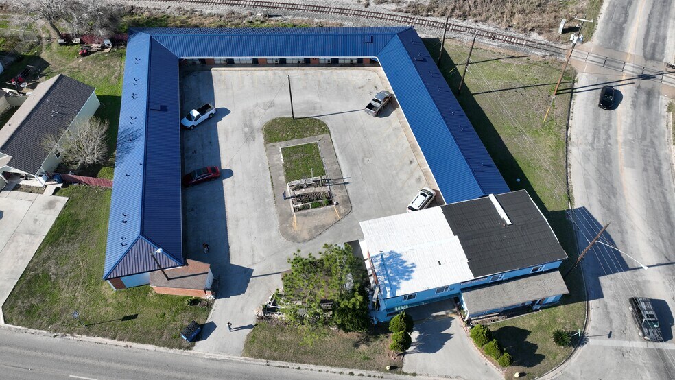 More Photos Of 1207 W Main St, Port Lavaca Hotel For Sale