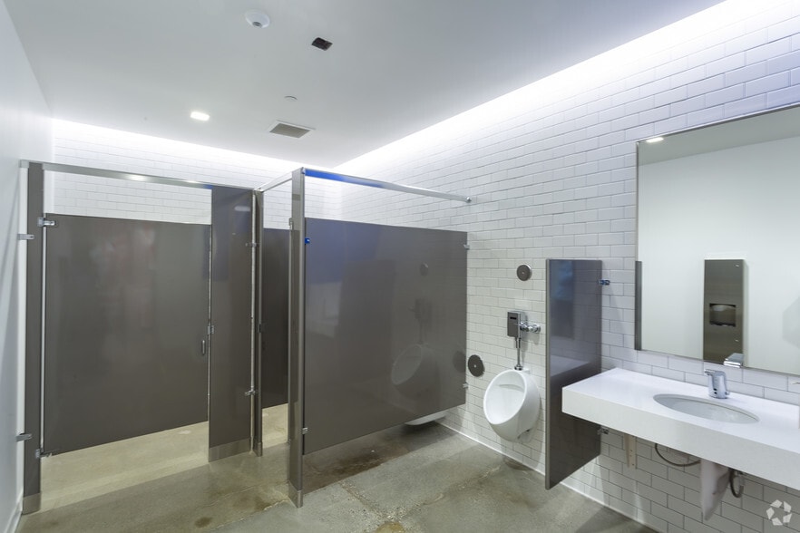 More Photos Of 5370 Alhambra Ave, Los Angeles Research And Development For Lease