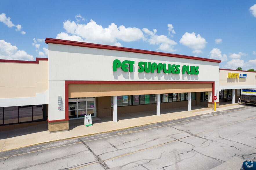 More Photos Of 902 W Kimberly Rd, Davenport General Retail For Sale