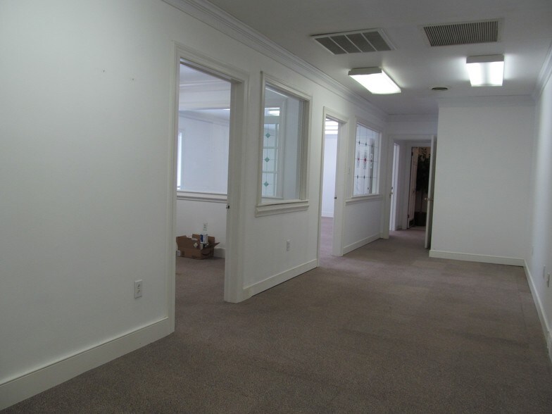 More Photos Of 2817 N Parham Rd, Richmond Office For Sale