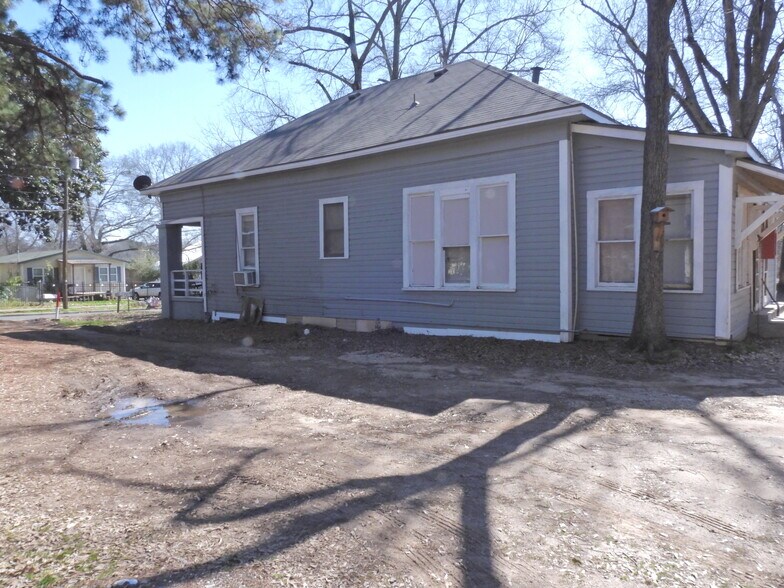 More Photos Of 443 S Main St, Longview Apartments For Sale