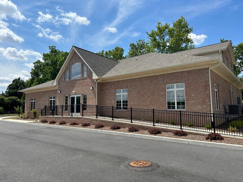 More Photos Of 110 Lake Land Avenue, Dover Office For Lease