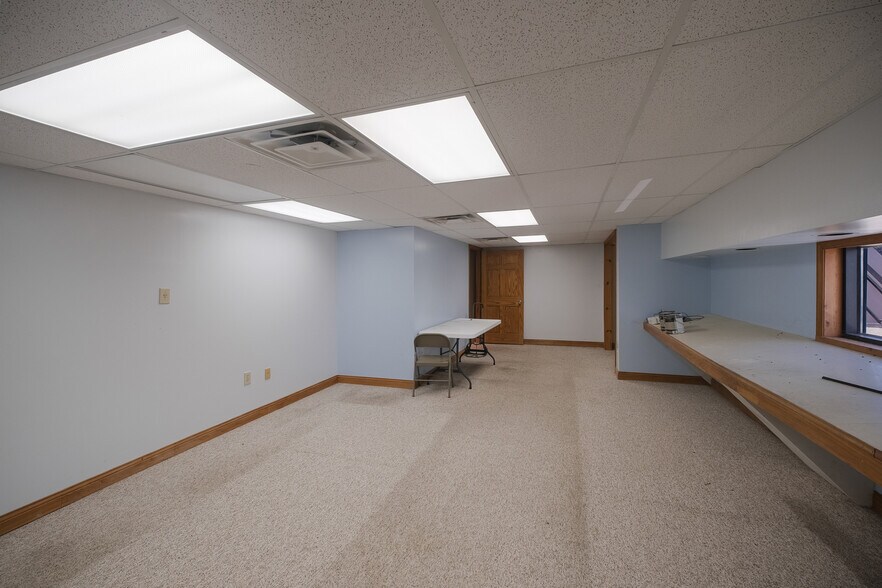 More Photos Of 5237 Commerce Cir, Indianapolis Warehouse For Sale