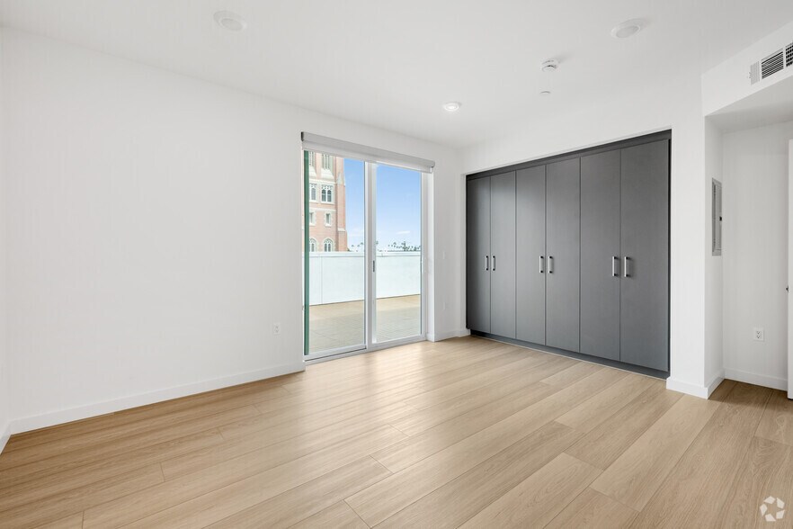 More Photos Of 1759 N Gower St, Los Angeles Apartments For Sale