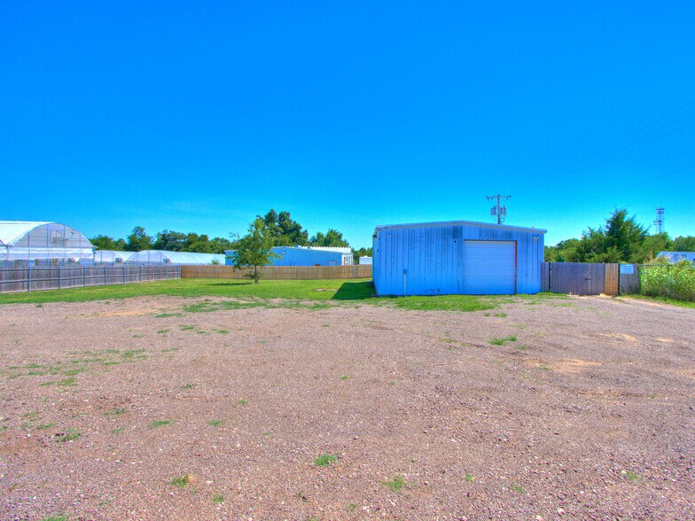 More Photos Of 18608 NE 23rd St, Harrah Light Distribution For Lease