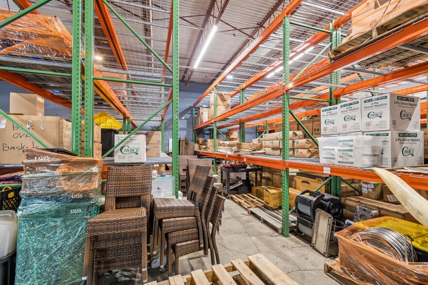 More Photos Of 3667-3691 46th Ave N, Saint Petersburg Warehouse For Sale