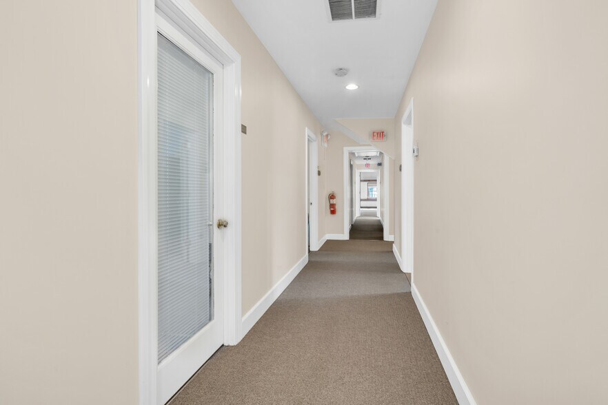 More Photos Of 58 Main St, Topsfield Office For Sale