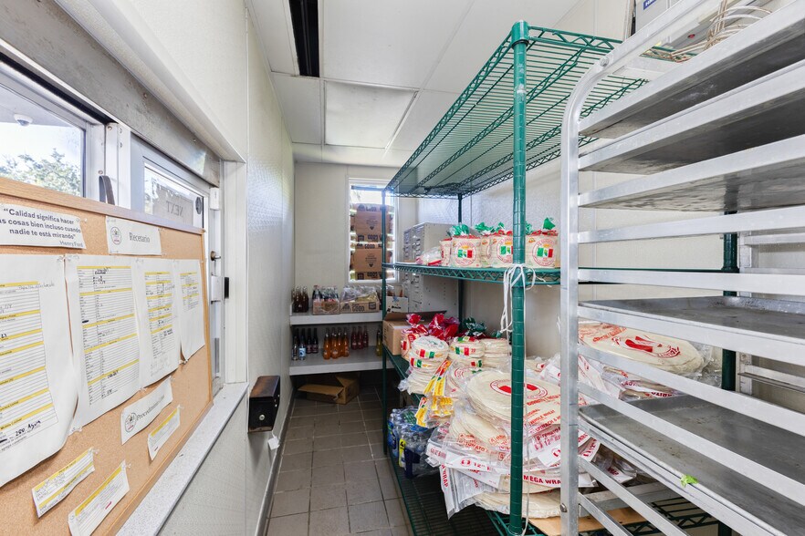 More Photos Of 8841 Commodity Cir, Orlando Fast Food For Lease