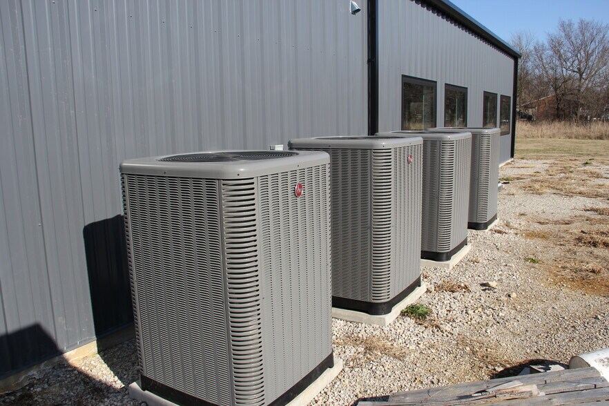 More Photos Of 311 9th st, Green Forest Flex For Sale