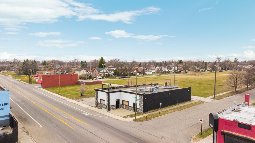 More Photos Of 14700 W Chicago St, Detroit Freestanding For Sale