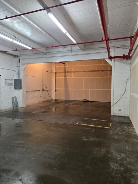 More Photos Of 5015-5025 Colorado Ave S, Seattle Warehouse For Lease