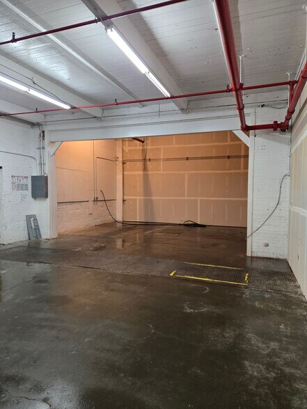 More Photos Of 5015-5025 Colorado Ave S, Seattle Warehouse For Lease