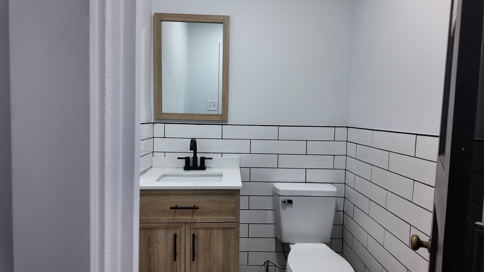 More Photos Of 720 2nd st, Clarendon Freestanding For Sale