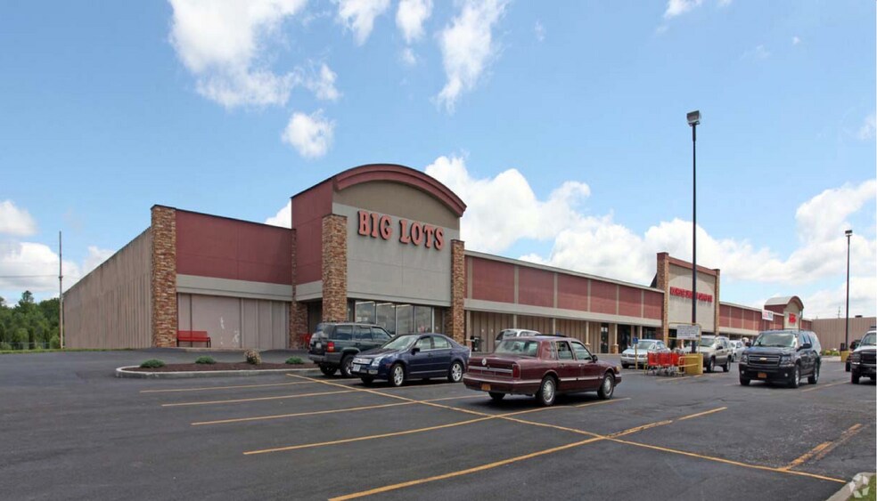 Primary Photo Of 4406 State Route 5 and 20, Canandaigua Department Store For Lease
