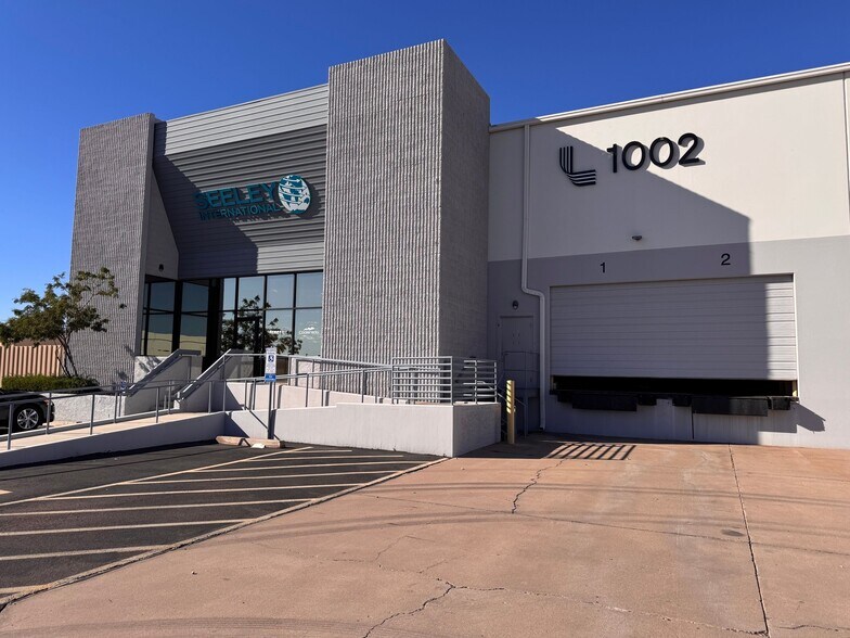 Primary Photo Of 1002 S 56th Ave, Phoenix Distribution For Lease