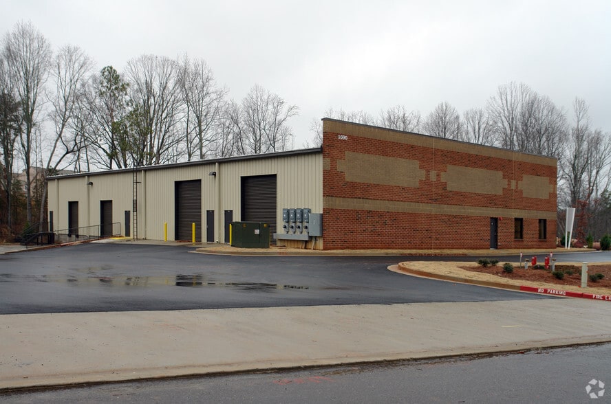 More Photos Of 1690 Redi Rd, Cumming Warehouse For Lease