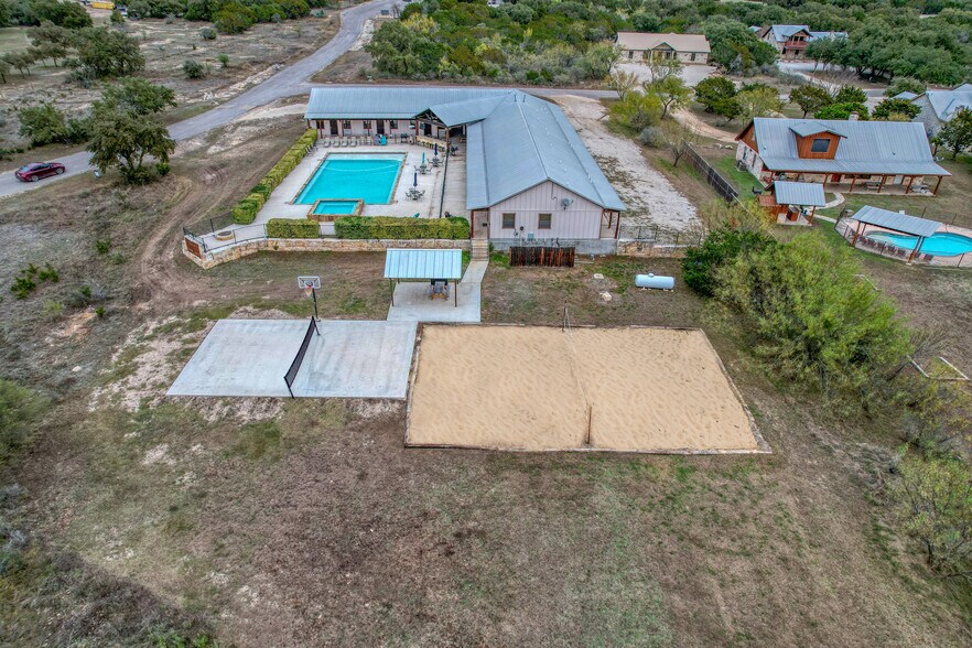 More Photos Of 16 Mountain Laurel Ln, Concan Hospitality For Sale