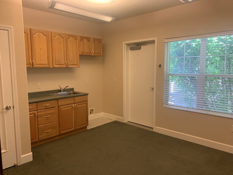 More Photos Of 3675 Lakeside Dr, Reno Office For Lease