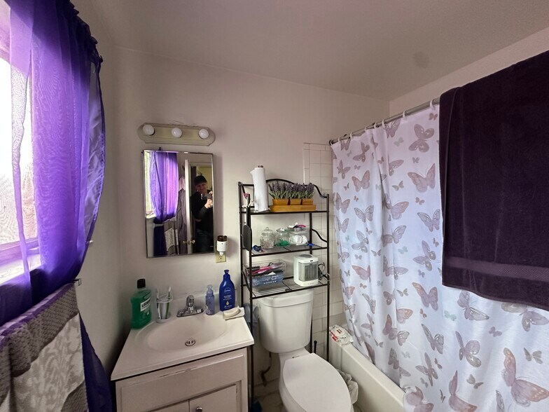 More Photos Of 2550 35th Ave, Oakland Apartments For Sale