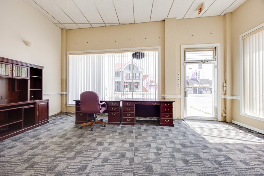More Photos Of 30 E Main St, Luray Office For Sale