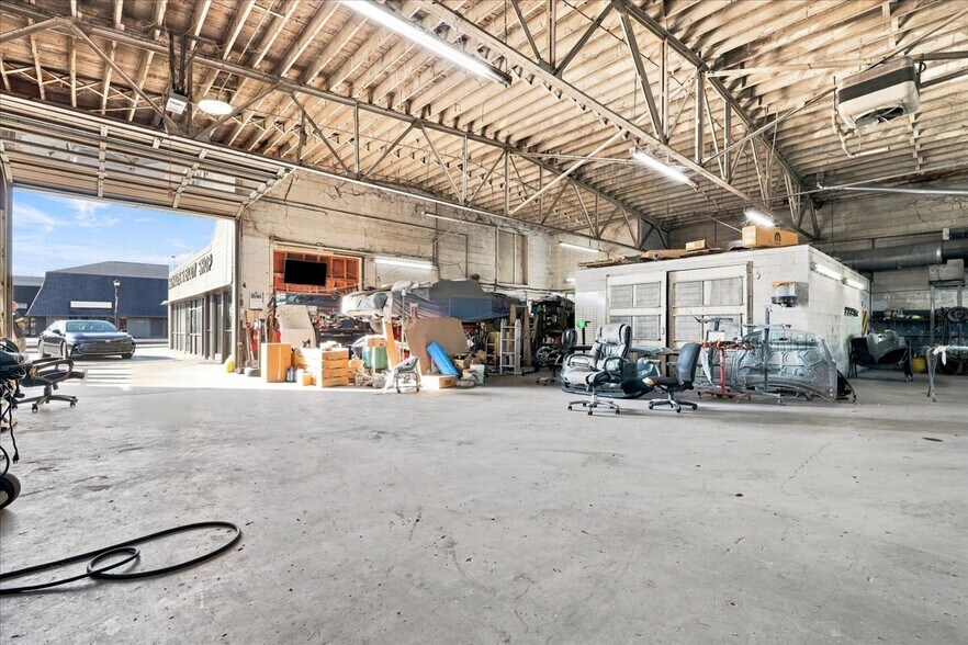 More Photos Of 529 E Broadway Ave, Maryville Auto Repair For Sale
