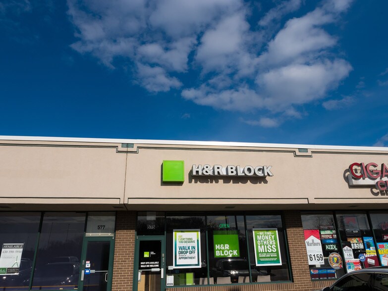 More Photos Of 559-617 N York St, Elmhurst General Retail For Lease