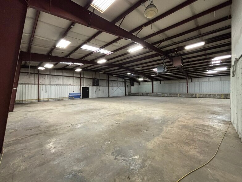 More Photos Of 1189 Joe Frank Harris Pky, Cartersville Showroom For Lease