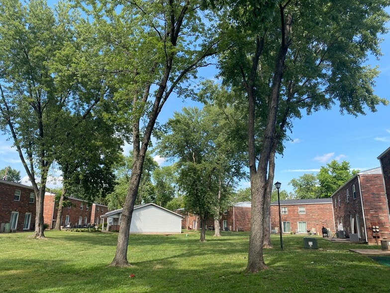 More Photos Of 1624 Northwinds Estates Dr, Saint Louis Apartments For Sale