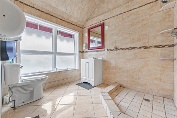 More Photos Of 100 W Pond Rd, Perth Amboy Office For Lease