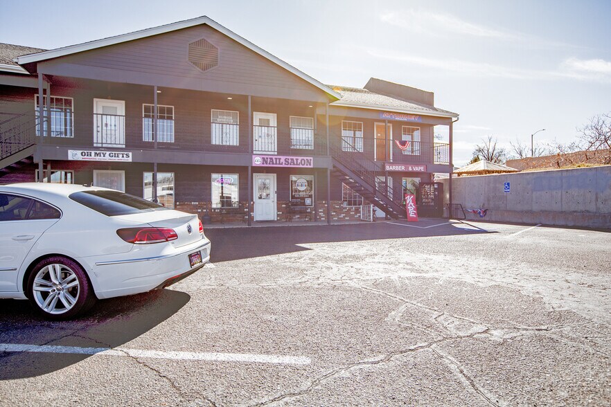 More Photos Of 819 N Navajo Dr, Page Storefront Retail Office For Sale