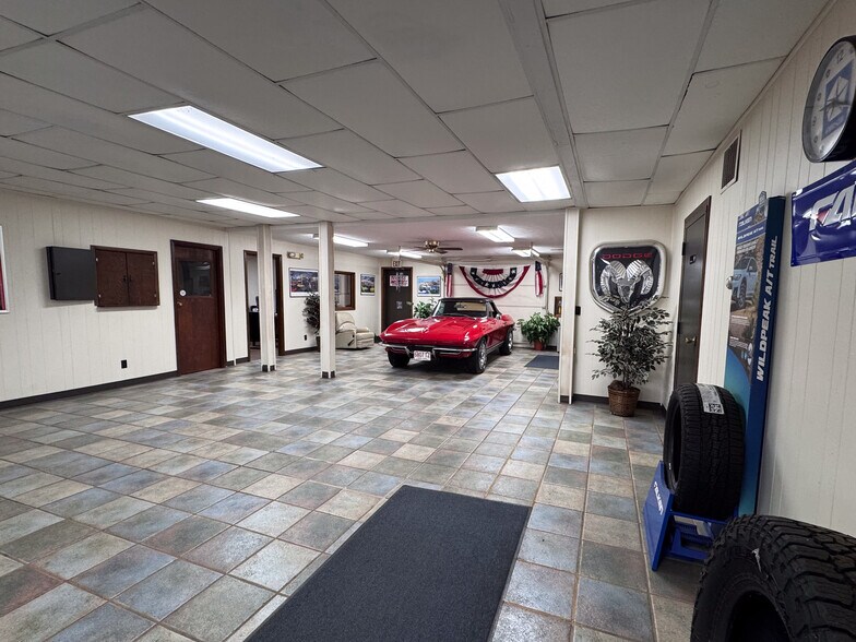 More Photos Of 544 W High St, Edison Auto Dealership For Sale