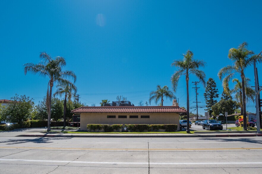 More Photos Of 200-222 E Foothill Blvd, Arcadia Storefront Retail Office For Sale