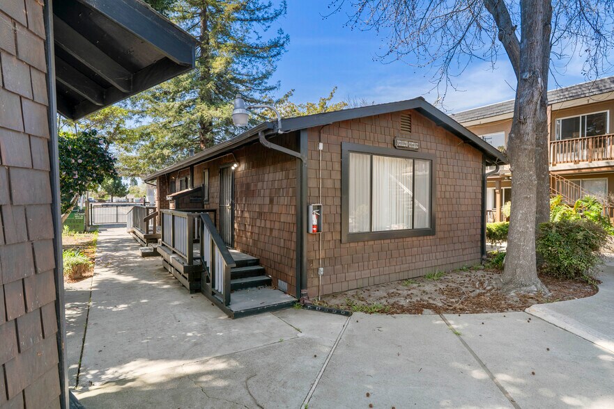 More Photos Of 22427 Montgomery St, Hayward Congregate Senior Housing For Sale
