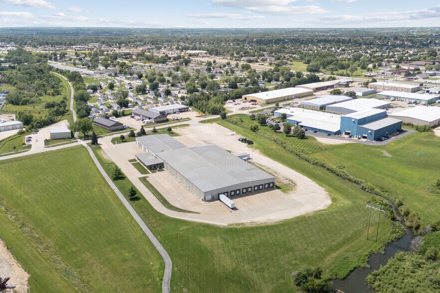 More Photos Of 625 44th St, Marion Distribution For Sale