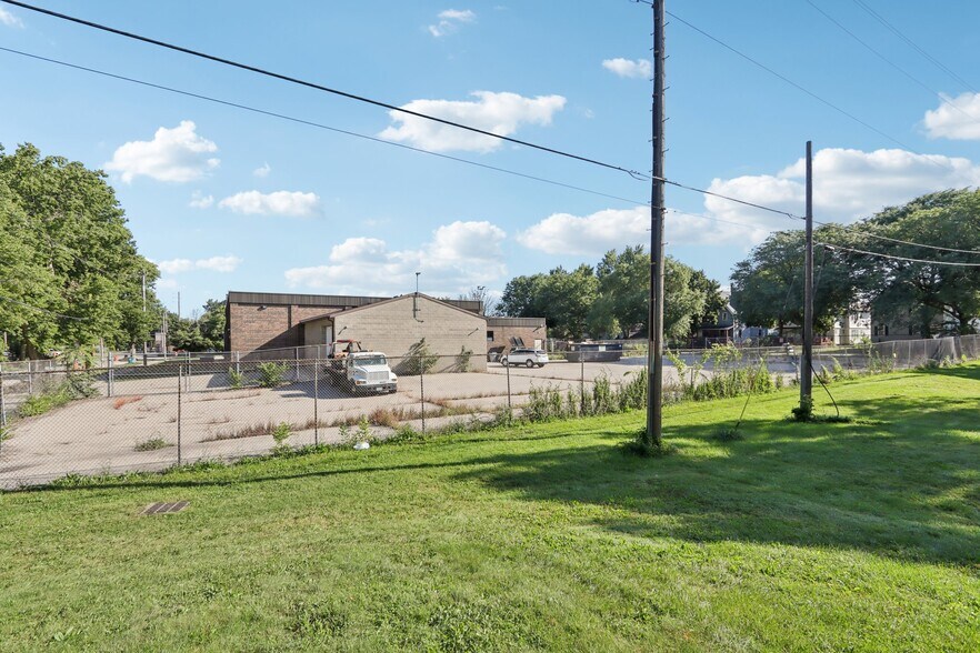 More Photos Of 1645 N 25th St, Milwaukee Office For Sale